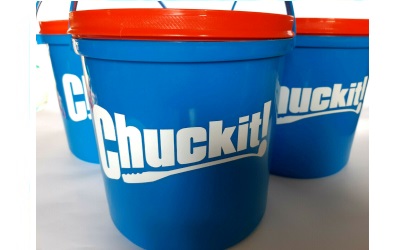 Chuckit Bucket mit Ultra Ball Medium 8 St.